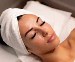 Tout savoir sur les extensions de cils, hybride et volume russe