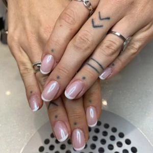 French manucure avec poudre chrome