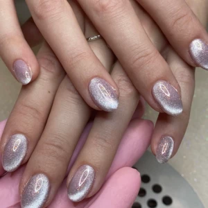 Ongles en gel avec cat eyes