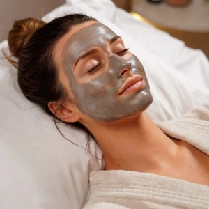 Soin du visage masque terreux ou à l’argile