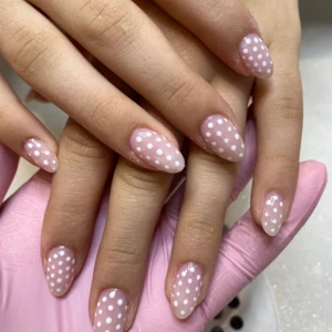 Vernis semi-permanent avec Nails Art